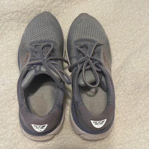 Brooks adrenaline 20 tennis shoes. Size 10